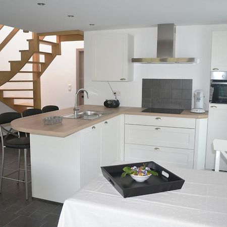 Sous Le Saule Holiday Home Heyd 객실 사진