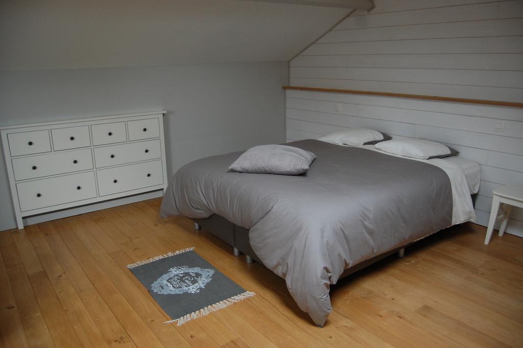 Sous Le Saule Holiday Home Heyd 객실 사진