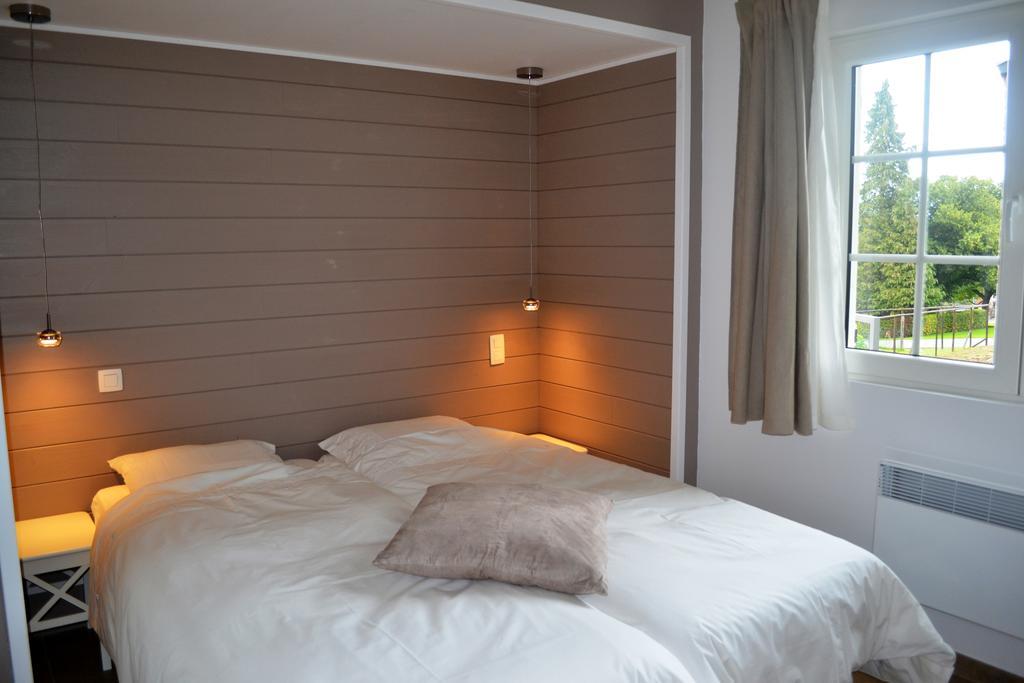 Sous Le Saule Holiday Home Heyd 객실 사진