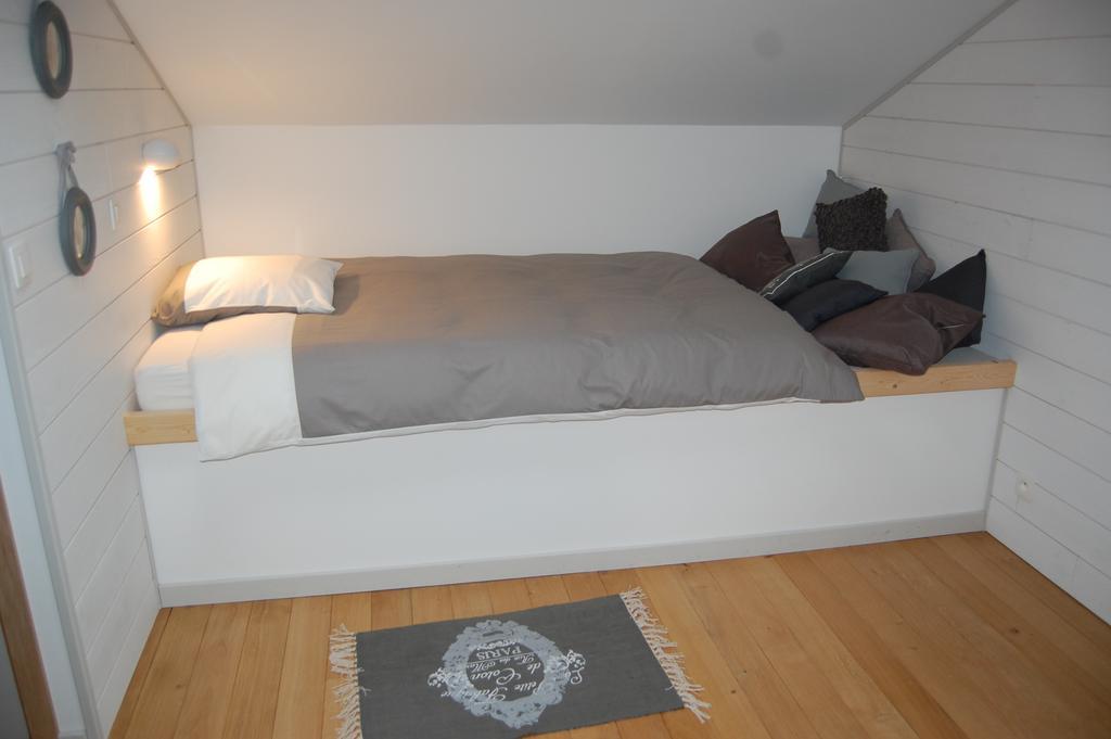 Sous Le Saule Holiday Home Heyd 객실 사진